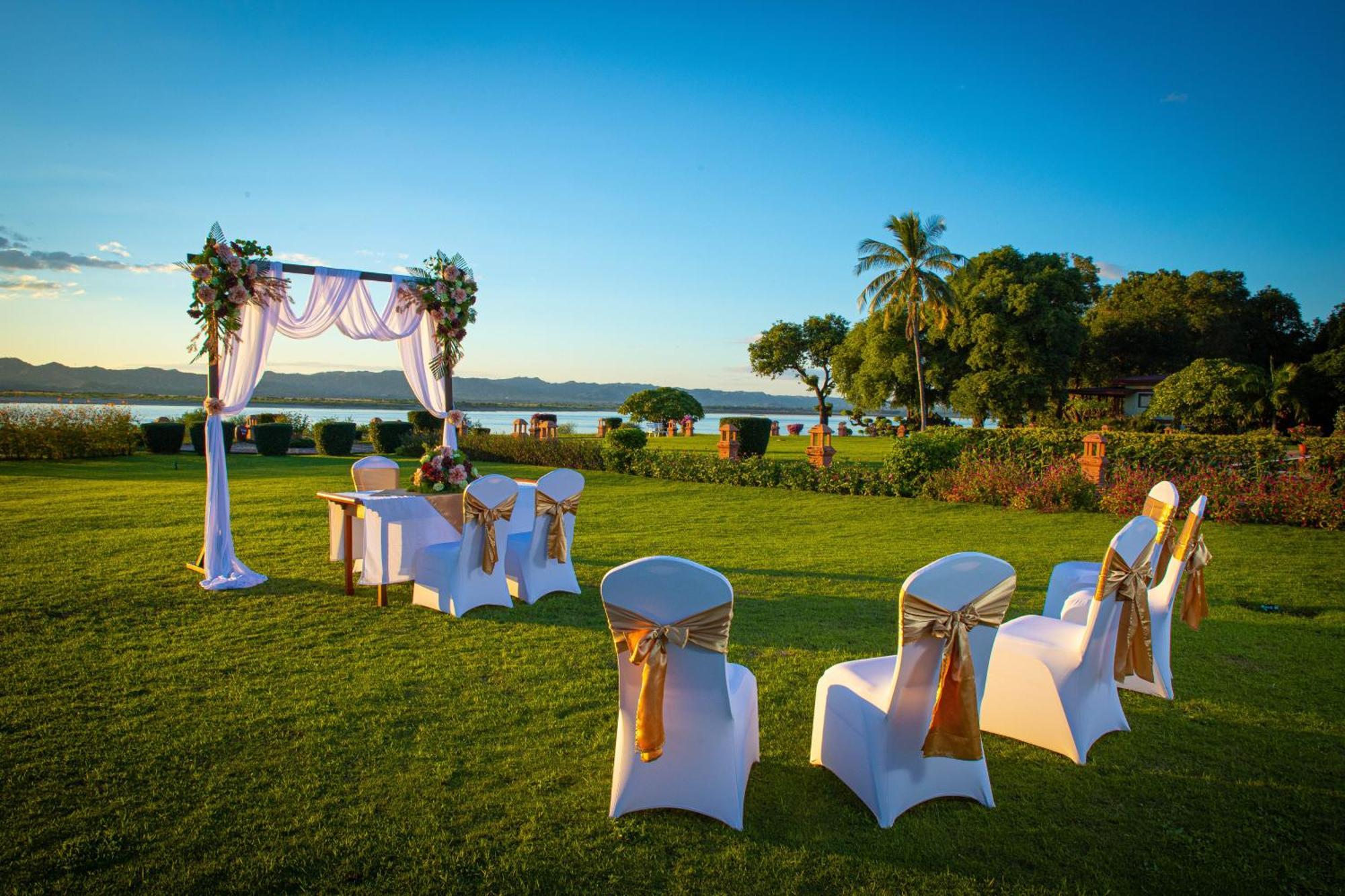 Bagan Thiripyitsaya Sanctuary Resort Bagian luar foto