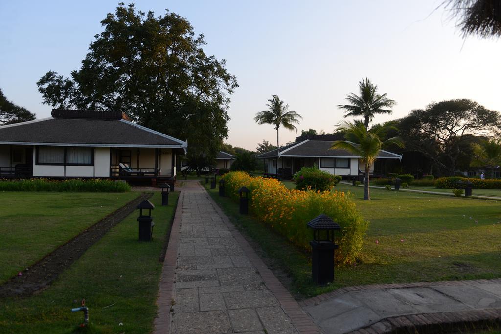 Bagan Thiripyitsaya Sanctuary Resort Bagian luar foto